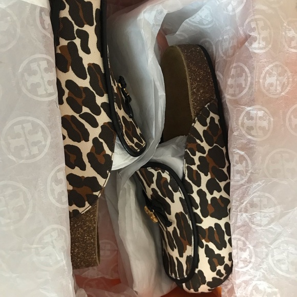 Tory Burch Tory Charm Mule Size 6.5, 7
Color: Reva Leopard - Picture 10 of 16